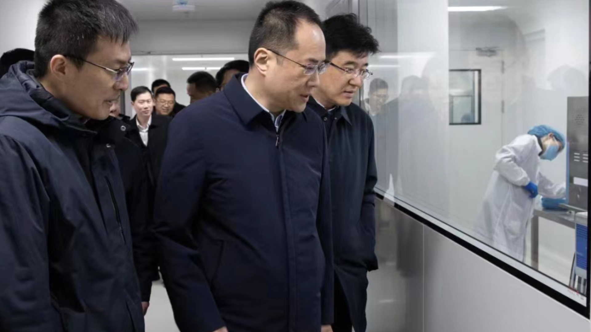 張家港市委書記韓衛及市委市政府主要(yào / yāo)領導莅臨中科蘇淨調研指導！